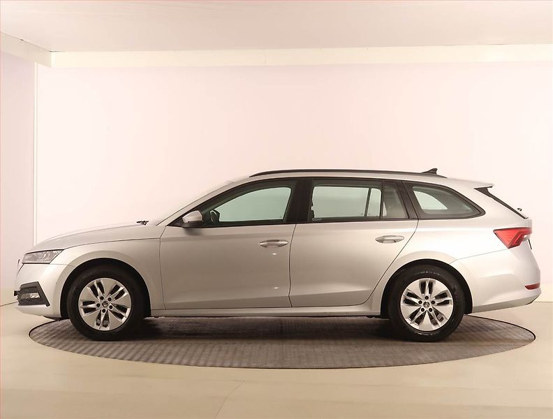 Škoda Octavia (2023) Ambition 2.0 TDI, ČR,1.maj - fotka 3 z 24