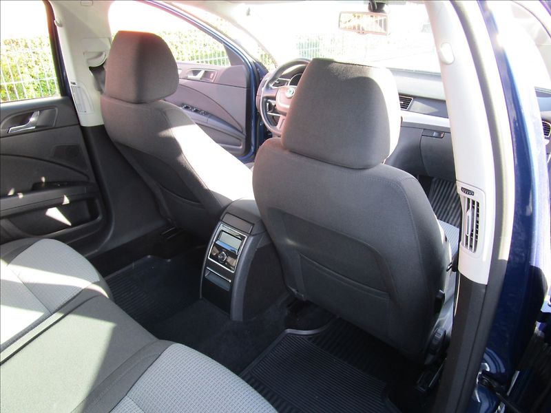 Škoda Superb Combi 2.0TDi Ambi, aut. Klima - fotka 21 z 40