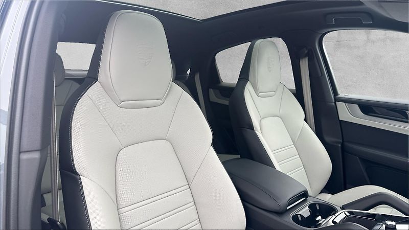 Porsche Cayenne (2026) E-Hybrid - fotka 17 z 30