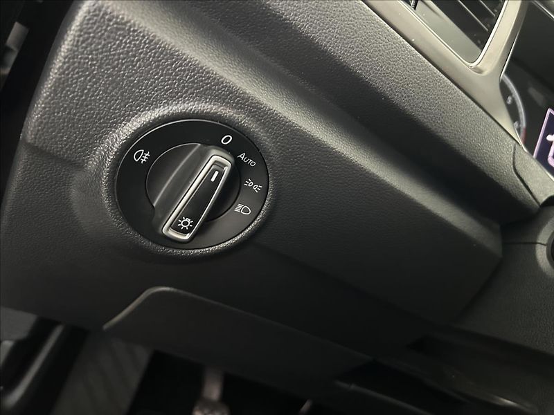 Volkswagen T-Roc 1,5   TSI 110kW,STYLE,TAŽNÉ - fotka 11 z 28