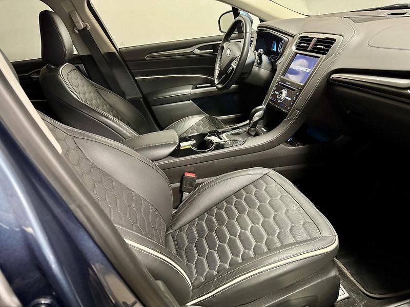Ford Mondeo (2020) 2.0 187ps Hybrid ecvT VIGNALE  - fotka 20 z 40
