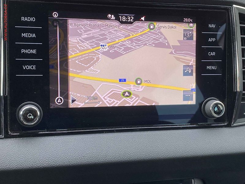 Škoda Karoq (2023) 2.0 TDi, TOUR, DSG, TZ, navi - fotka 17 z 20