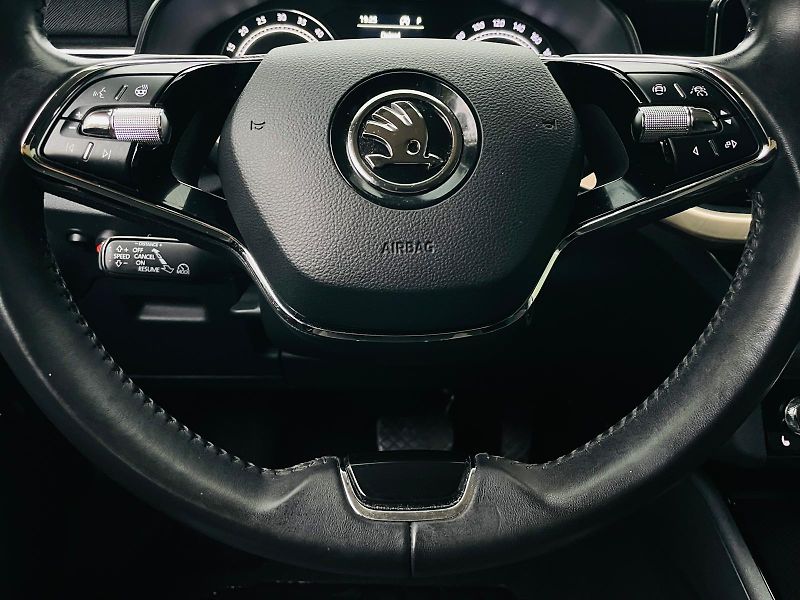 Škoda Scala 1.6TDI AUTOMAT SERVISKA TAŽNÉ - fotka 27 z 46