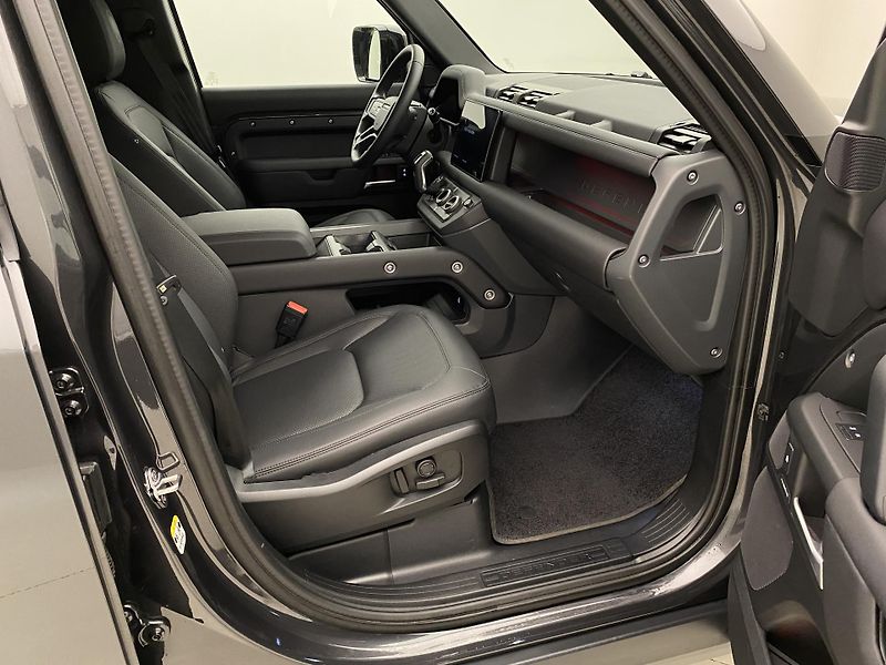 Land Rover Defender 110 D250 X-DYNAMIC SE AWD CZ - fotka 23 z 48