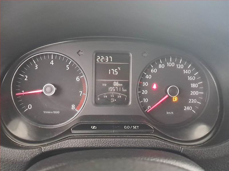 Volkswagen Polo (2010) 1.2 12V, po STK, jezdí výborně - fotka 11 z 14