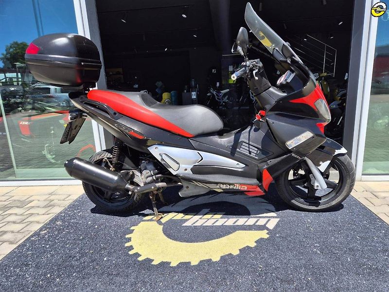 Aprilia SR Max 300 (2012) - fotka 3 z 23
