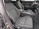 Jaguar XE 2,0 20t 147kW PURE 8AT - náhled 10