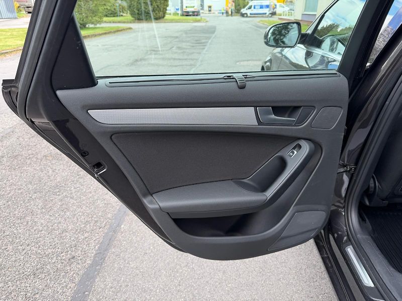 Audi A4 2,0 TDi Quattro /1.maj./ ČR /  - fotka 13 z 30