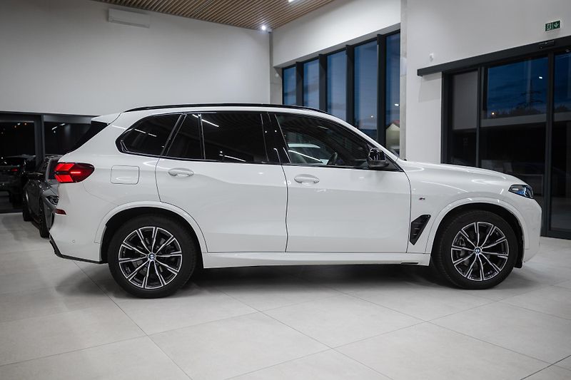 BMW X5 (2025) M30xD 210KW NEZÁVISLÉ MASÁŽ TZ - fotka 12 z 54