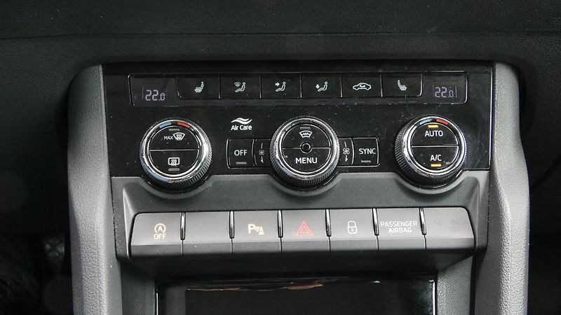 Škoda Karoq 2.0 TDI 110 kW Style 4x4 DSG - fotka 17 z 24