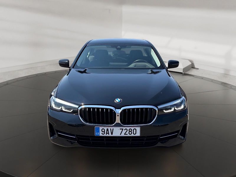 BMW Řada 5 (2023) xDRIVE 530d 210kW 4x4 CZ DPH - fotka 2 z 11