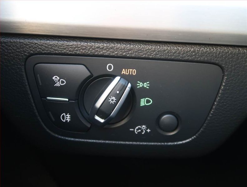 Audi Q5 (2018) S line 3.0 TDI - fotka 17 z 23