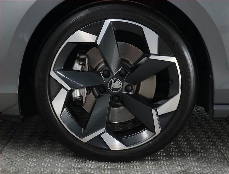 Škoda Superb (2025) 2.0 TDI - fotka 15 z 21