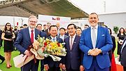 Premiér Fiala na místě budoucí továrny na vozy Škoda ve Vietnamu