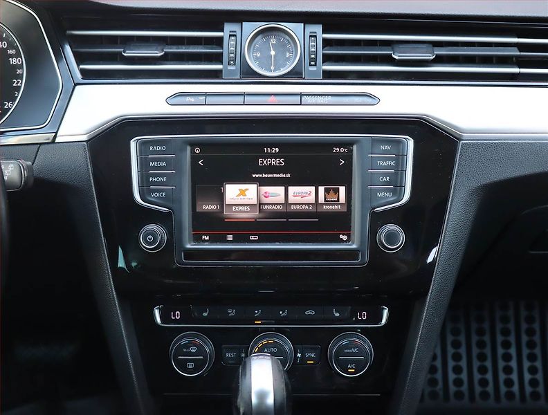 Volkswagen Passat (2016) 2.0 TDI, Automat, Navi - fotka 12 z 19