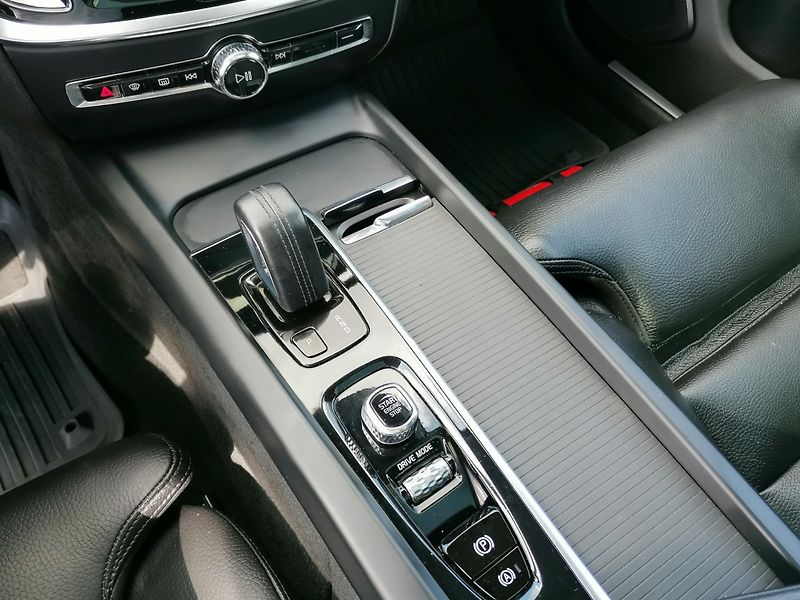 Volvo V60 (2021) 2.0 B3 MHEV A/T 120kW - fotka 14 z 36