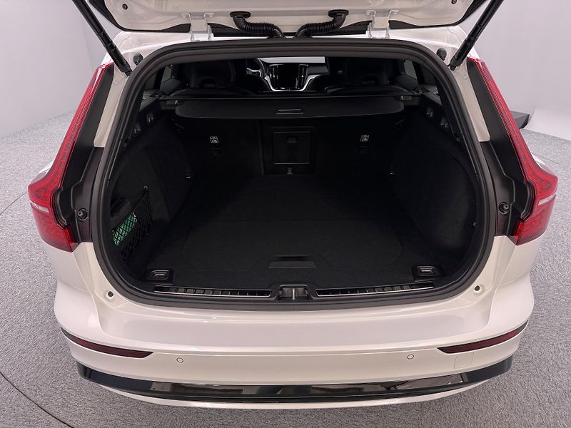 Volvo V60 (2026) T6 AWD Plug-in DARK ULTRA - fotka 5 z 24