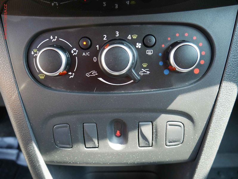 Dacia Logan (2018) 1.0i, 1.maj,ČR, STK7/28 - fotka 15 z 17