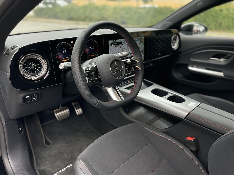 Mercedes-Benz CLA 200 AMG - fotka 14 z 27