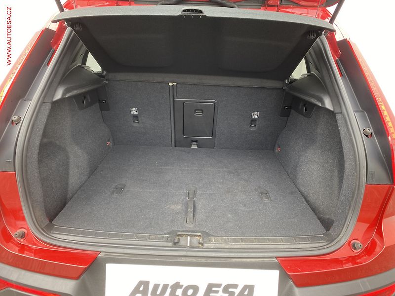 Volvo XC40 (2019) 2.0T5 AWD, 2.maj,ČR - fotka 7 z 17