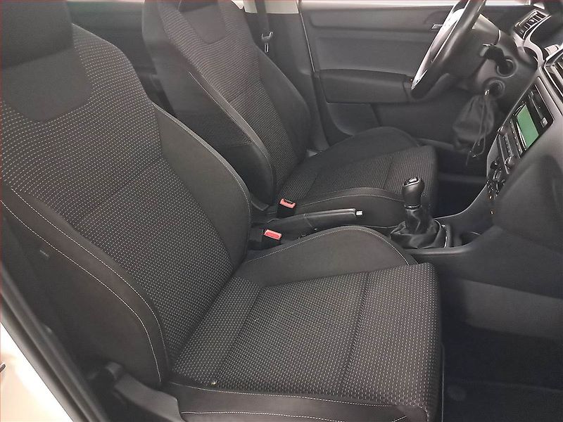 Škoda Rapid (2015) Spaceback 1.2 TSI, Xenony - fotka 9 z 19