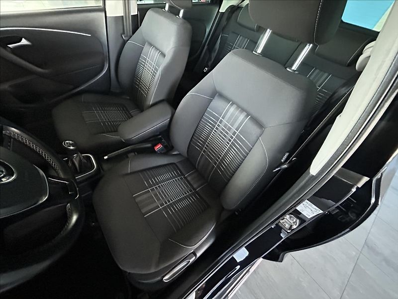 Volkswagen Polo 1,2   TSI,LOUNGE,2.MAJ,SERVISK - fotka 21 z 25