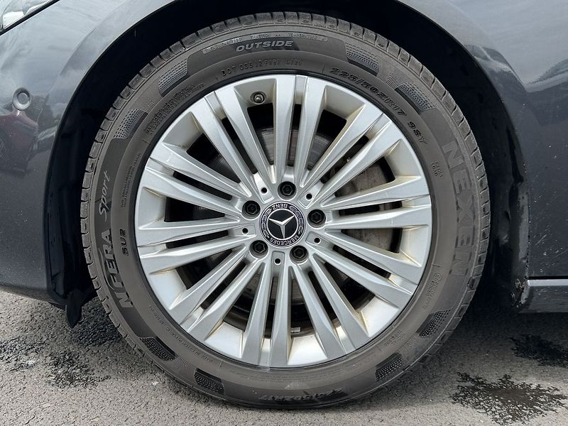 Mercedes-Benz Třídy C 220d Advantage, LED - fotka 26 z 32