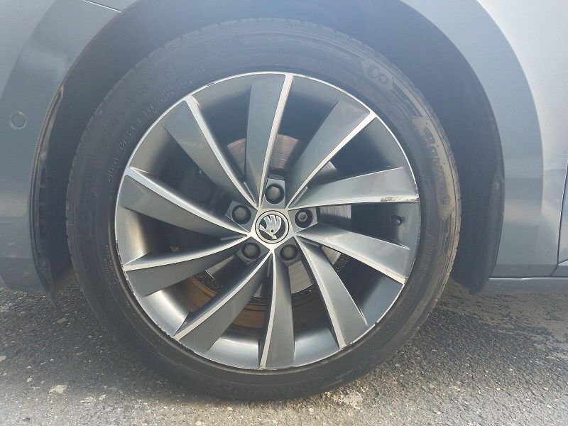 Škoda Superb (2019) Combi L&K DSG 4x4 2,0TDi 140kW - fotka 35 z 35
