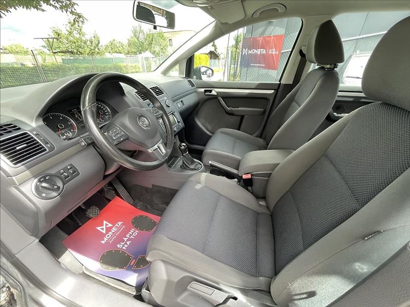 Volkswagen Touran 1,6 TDi  Navigace,Climatronic - fotka 16 z 49