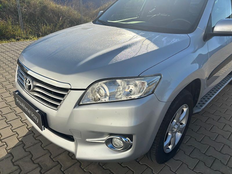 Toyota RAV4 2.2 D-4D 4x4 110kW - fotka 25 z 27