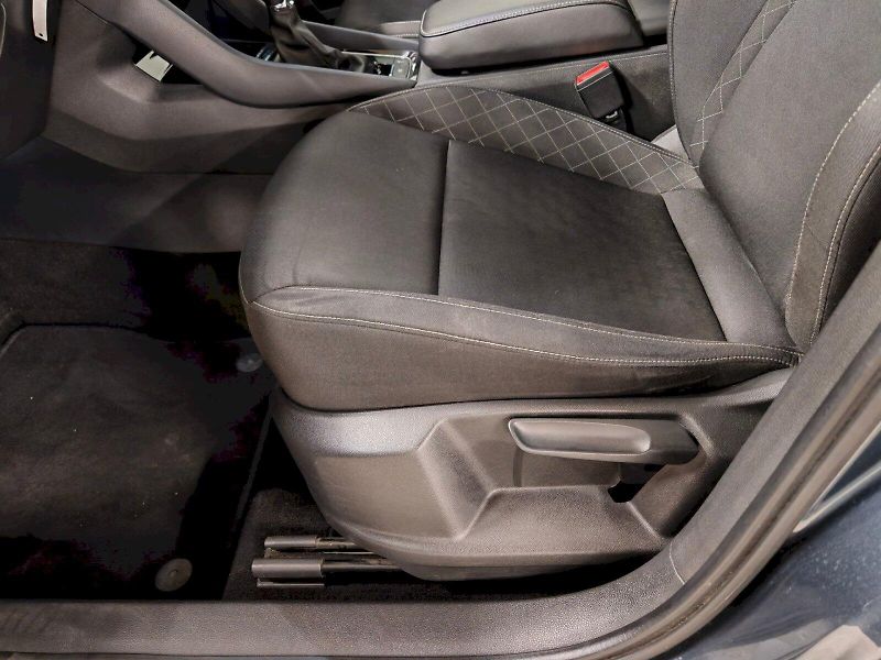 Škoda Karoq (2018) 1.6 TDI 85 kW Ambition - fotka 21 z 28