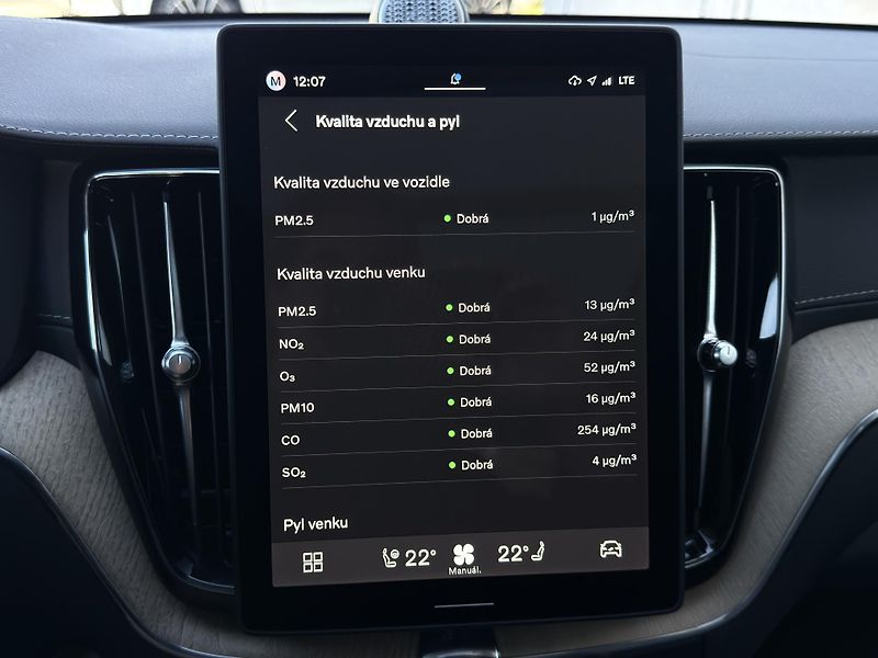 Volvo XC60 T8 AWD ULTRA DARK / B&W VZDUCH - fotka 52 z 57