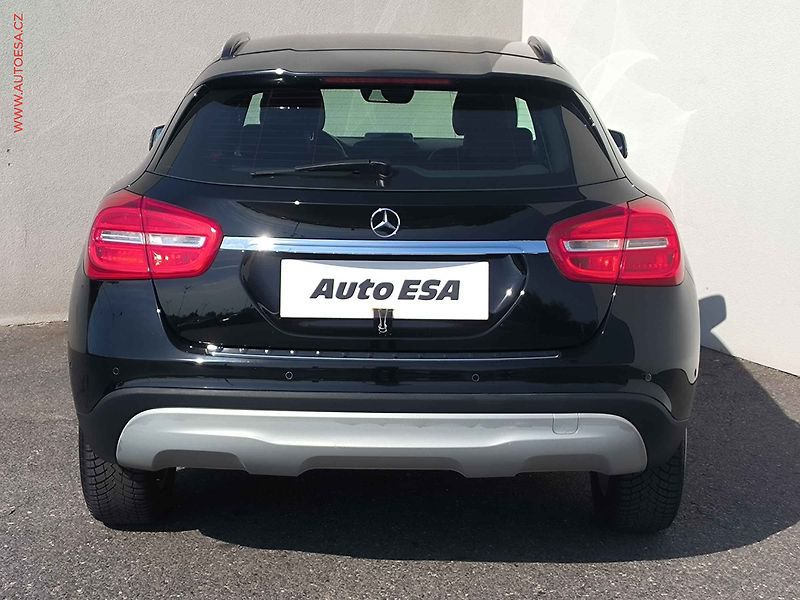 Mercedes-Benz GLA (2016) 2.2CDi 200d 4Matic, ČR - fotka 5 z 24