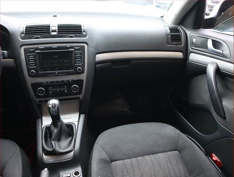Škoda Octavia (2009) 1.9 TDI, Serv.kniha, po STK - fotka 8 z 16