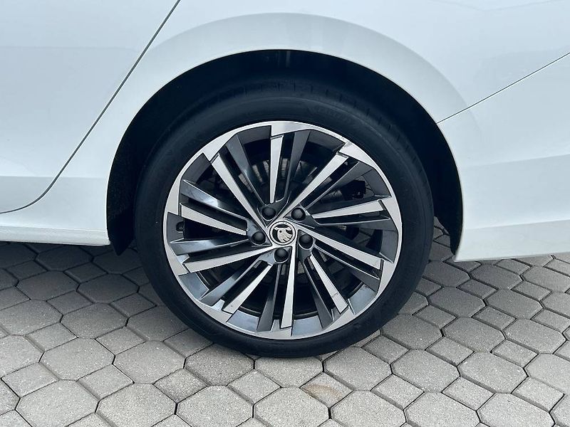 Škoda Superb L&K 7DSG 2,0TDI - fotka 25 z 28