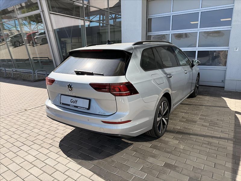 Volkswagen Golf Variant (2026) 1,5 eTSI 7DSG mHEV  People - fotka 5 z 16