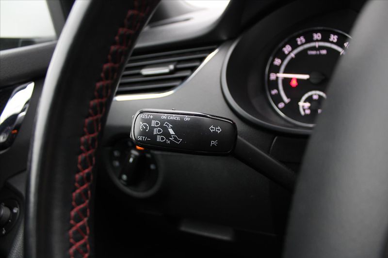 Škoda Octavia RS 2.0TDI 135kW BIXEN TAŽNÉ ČR - fotka 15 z 19