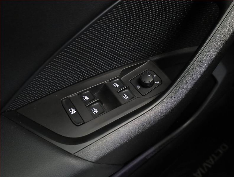 Škoda Octavia (2023) Ambition 2.0 TDI, ČR,1.maj - fotka 15 z 19