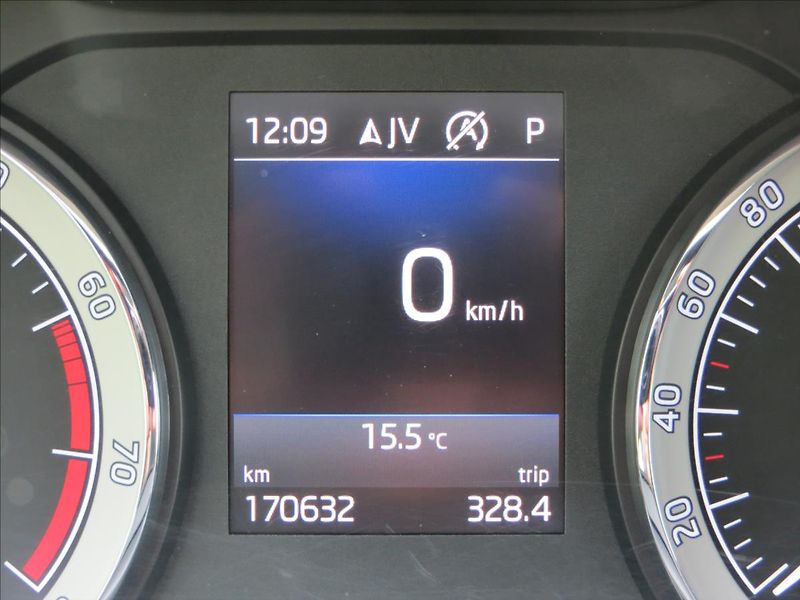 Škoda Karoq 1,5 TSI Style 110kW DSG WEBAST - fotka 30 z 33