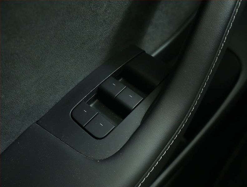 Tesla Model 3 (2022) Standard Range LFP, SoH 92% - fotka 18 z 20