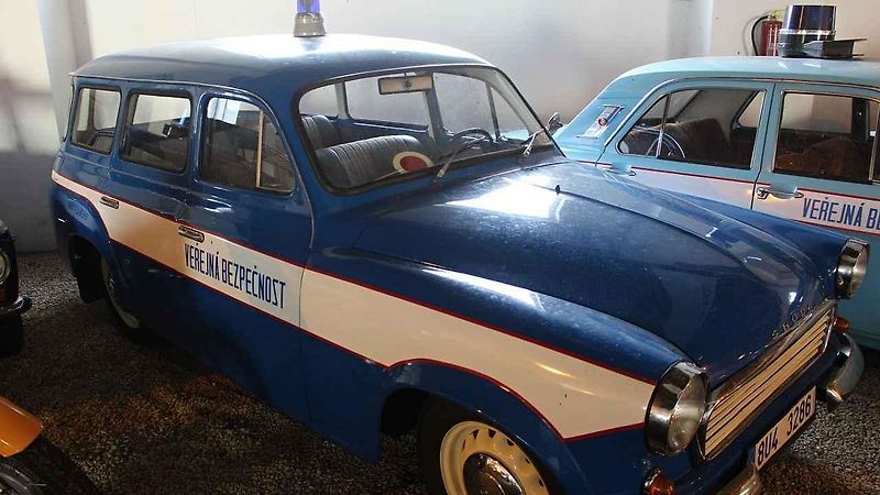 V 70. letech začaly být policejní vozy žluté