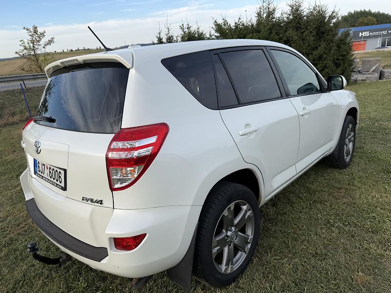 Toyota RAV4 2,0 VVTi  4x4  - fotka 6 z 29