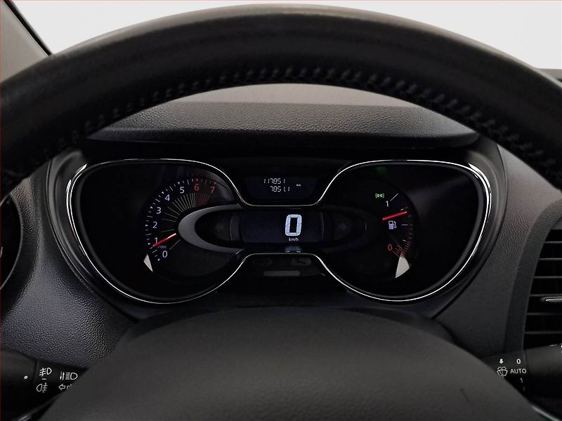 Renault Captur (2017) Limited 1.2 TCe, ČR,1.maj - fotka 11 z 19