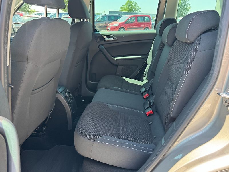 Škoda Yeti (2012) Elegance 1,2 TSI 77 Kw - fotka 13 z 37