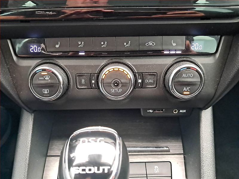 Škoda Octavia (2015) Scout 2.0 TDI, 4X4, Automat - fotka 17 z 20