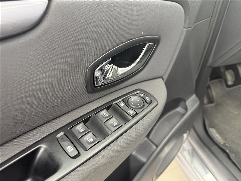 Renault Grand Scénic 1,5 dCi,NAVIGACE,digi.klima,TZ - fotka 15 z 27