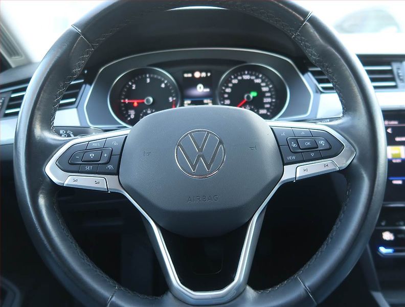 Volkswagen Passat (2022) Business 2.0 TDI, Automat - fotka 17 z 22