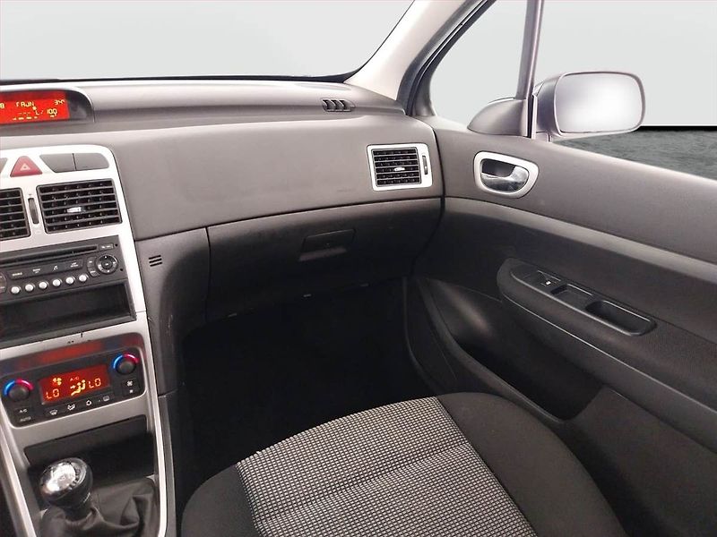 Peugeot 307 (2005) 1.4 16V, po STK, Tažné, Klima - fotka 8 z 17