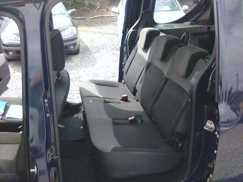 Dacia Dokker (2013) 1.6 MPi Ambiente, 1.majitel - fotka 24 z 31