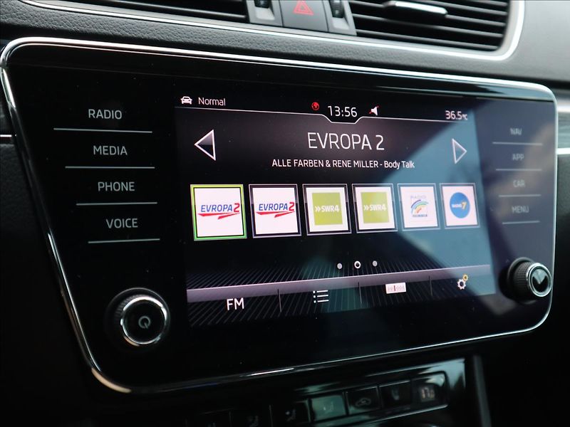 Škoda Superb 2,0 TDI DSG ACC DCC Kamera LED - fotka 17 z 58